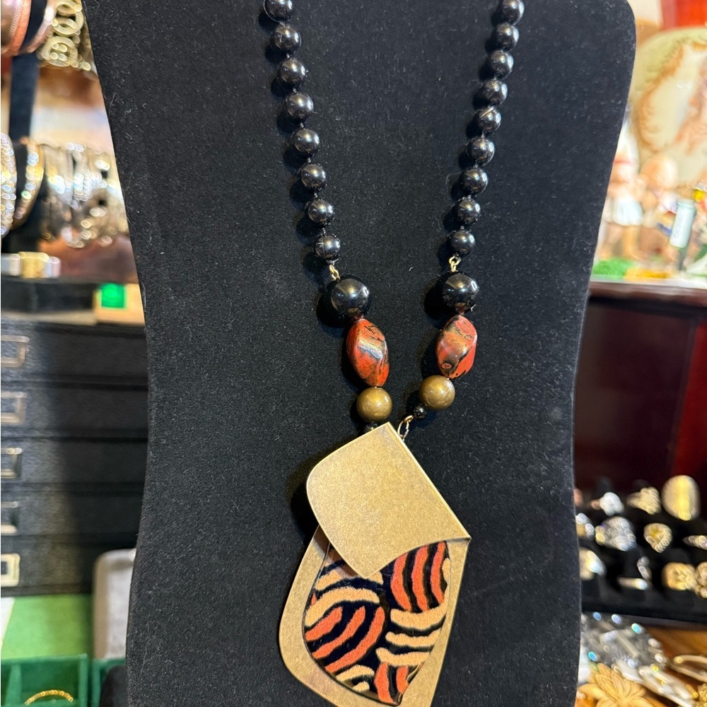 Gold and Black Pendant Necklace - Picture 8 of 9